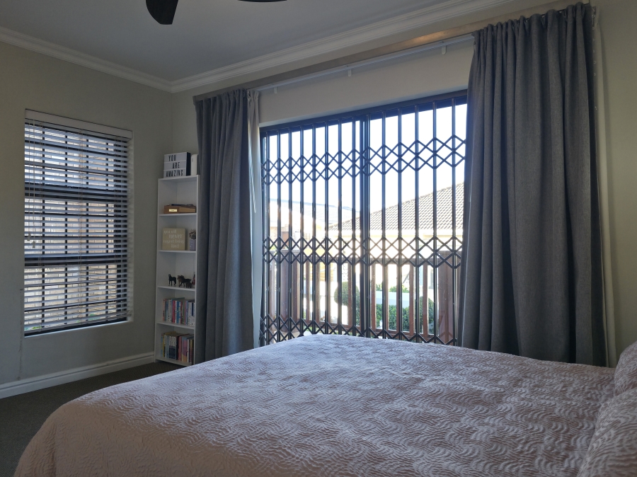 4 Bedroom Property for Sale in Wavecrest Eastern Cape